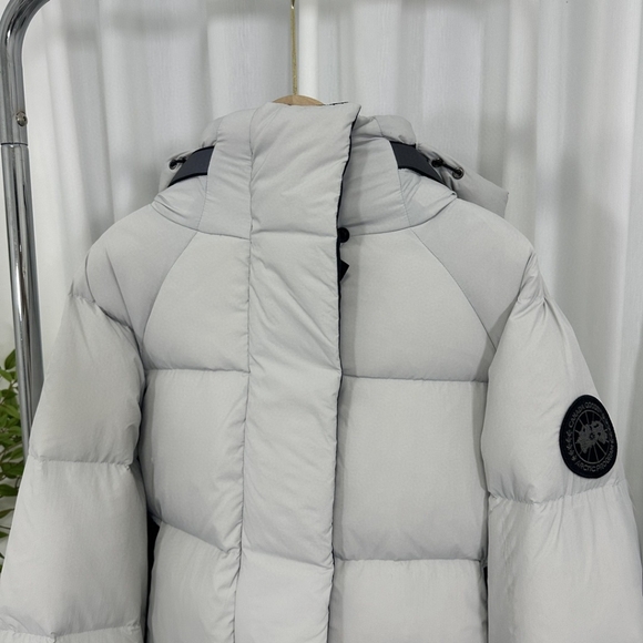 Canada goose hooded down jacket - Picture 2 of 3